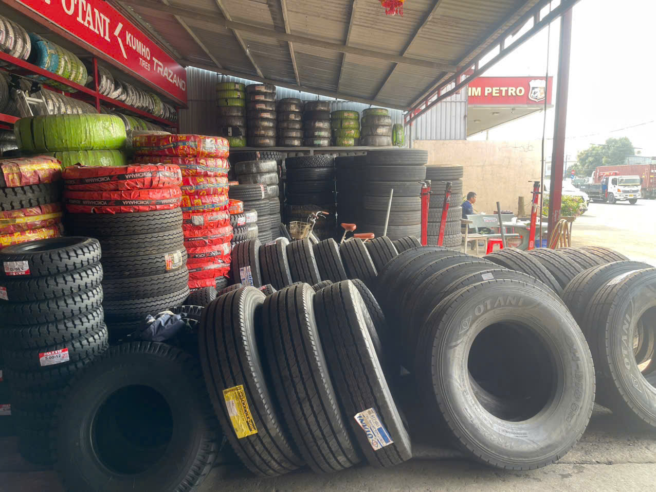 Mua Lốp Xe Ben, Lốp Xe Tải Chính Hãng Tại TP.HCM – Nơi Đáng Tin Cậy Cho Doanh Nghiệp Vận Tải